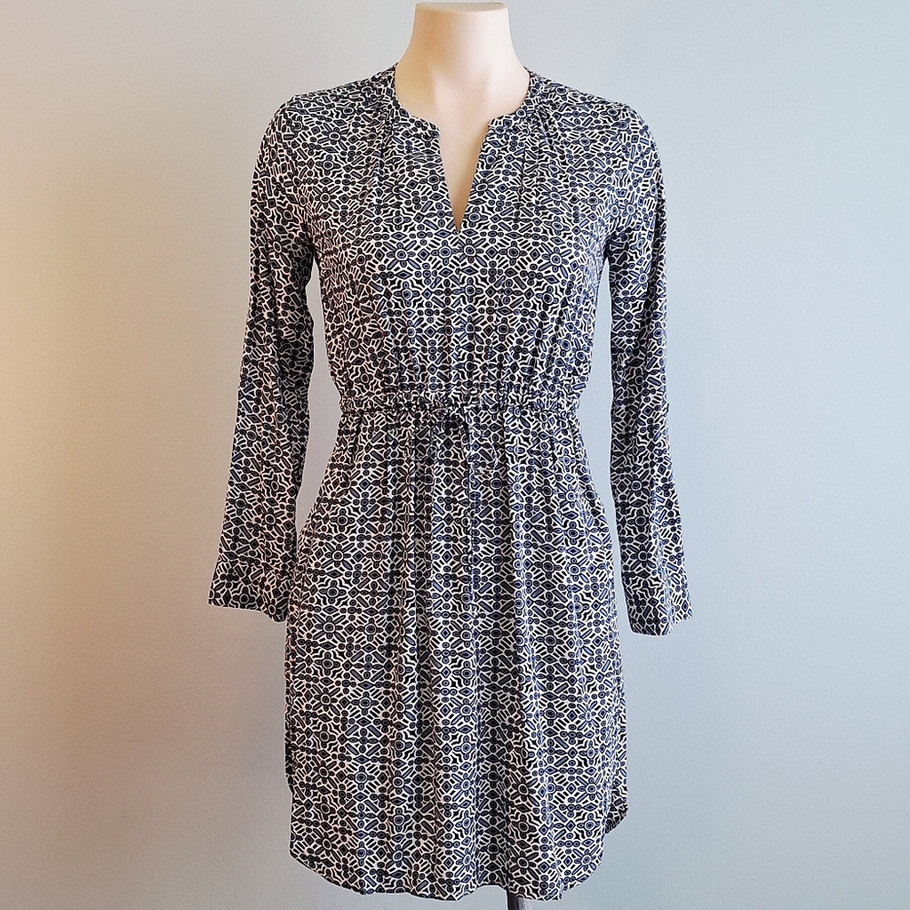 🅱️🅾️G🅾️ LOFT Navy and White Long Sleeve Dress